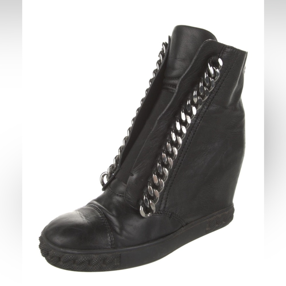 Casadei black leather chain link accent boots size 6.5